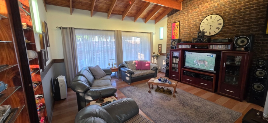 5 Bedroom Property for Sale in Wilkoppies North West